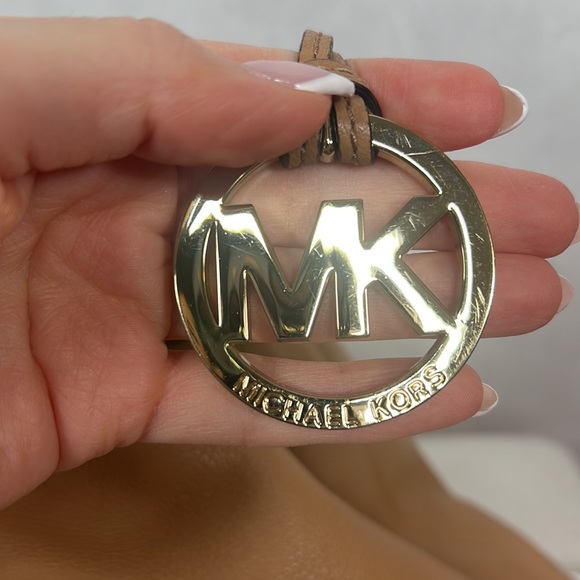 Michael Kors Jules Large Shoulder Bucket Bag - Picture 14 of 16